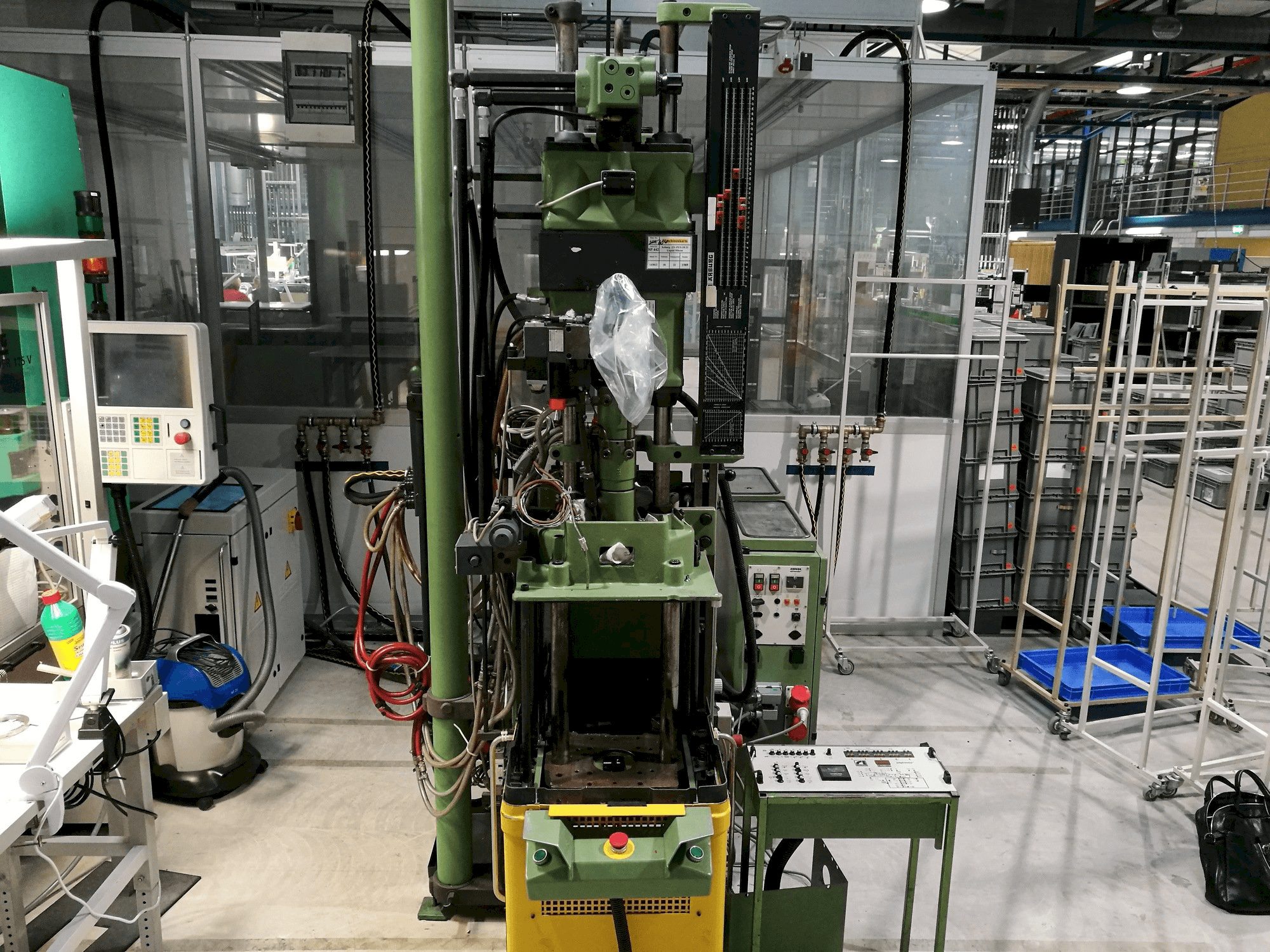 Prikaz stroja Arburg 221-75-350 sprijeda