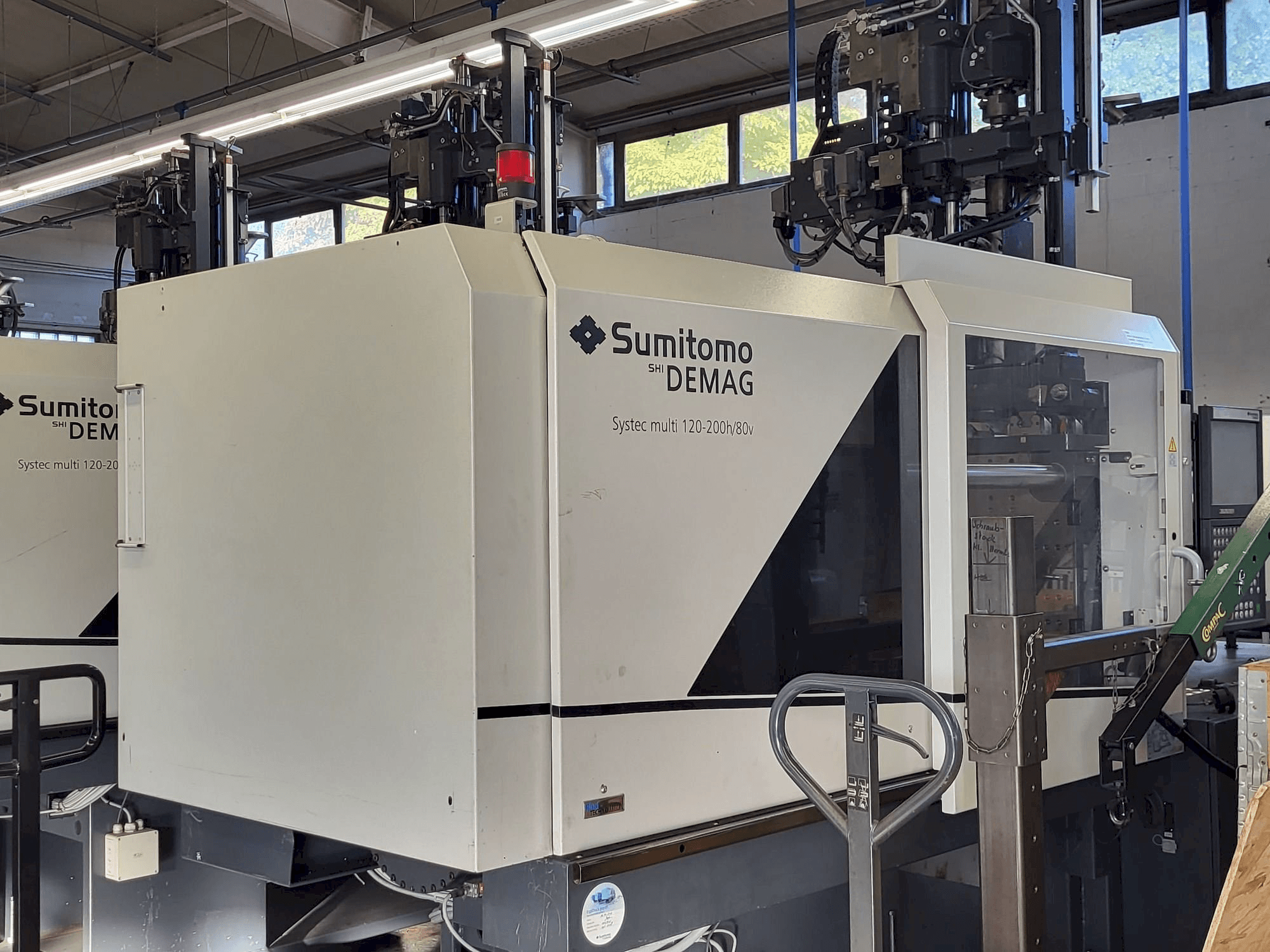 Prikaz lijeve strane stroja Sumitomo SHI DEMAG Multi 120/470-200h/80V