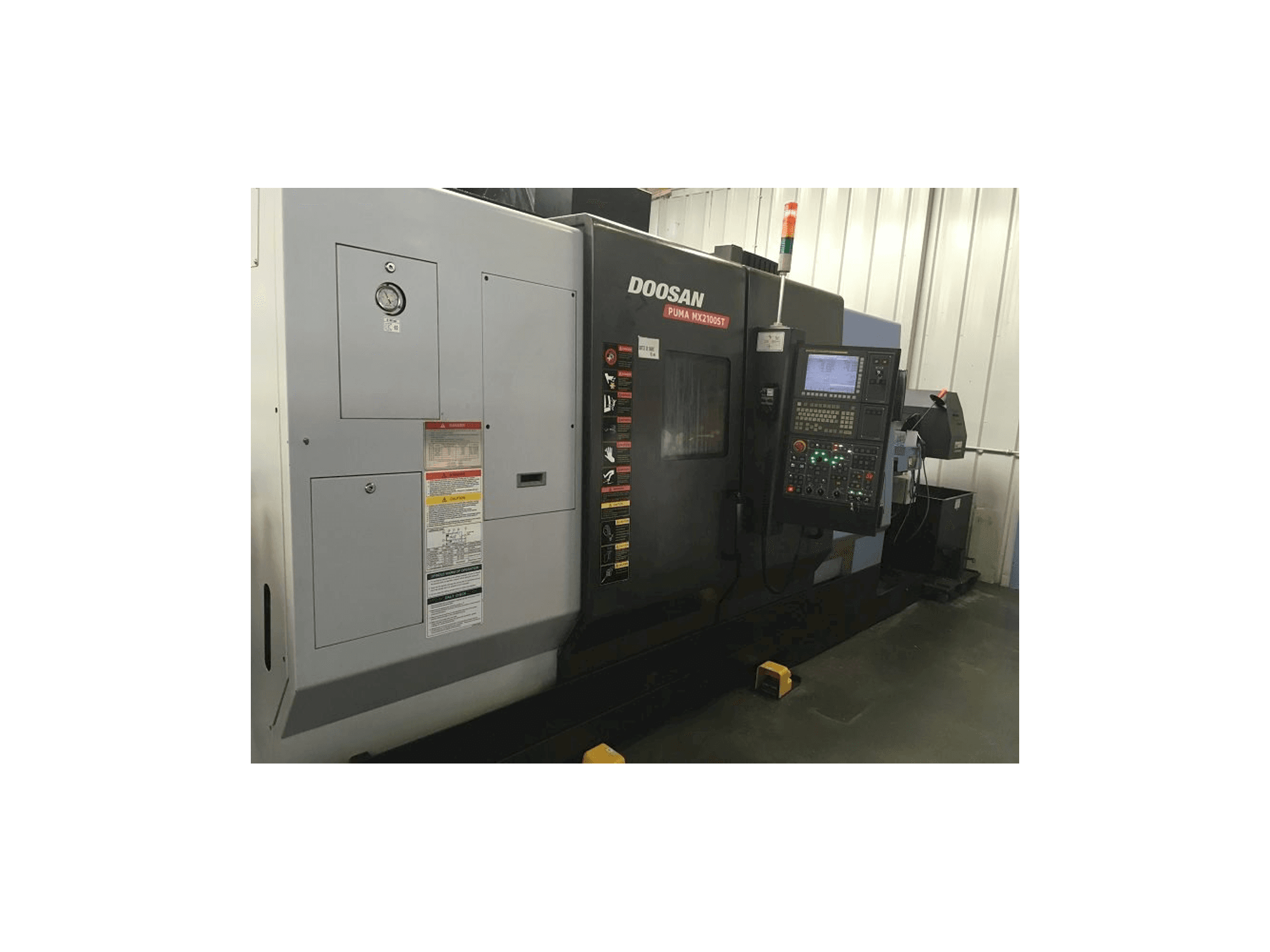 Prikaz stroja Doosan Puma MX 2100 ST sprijeda