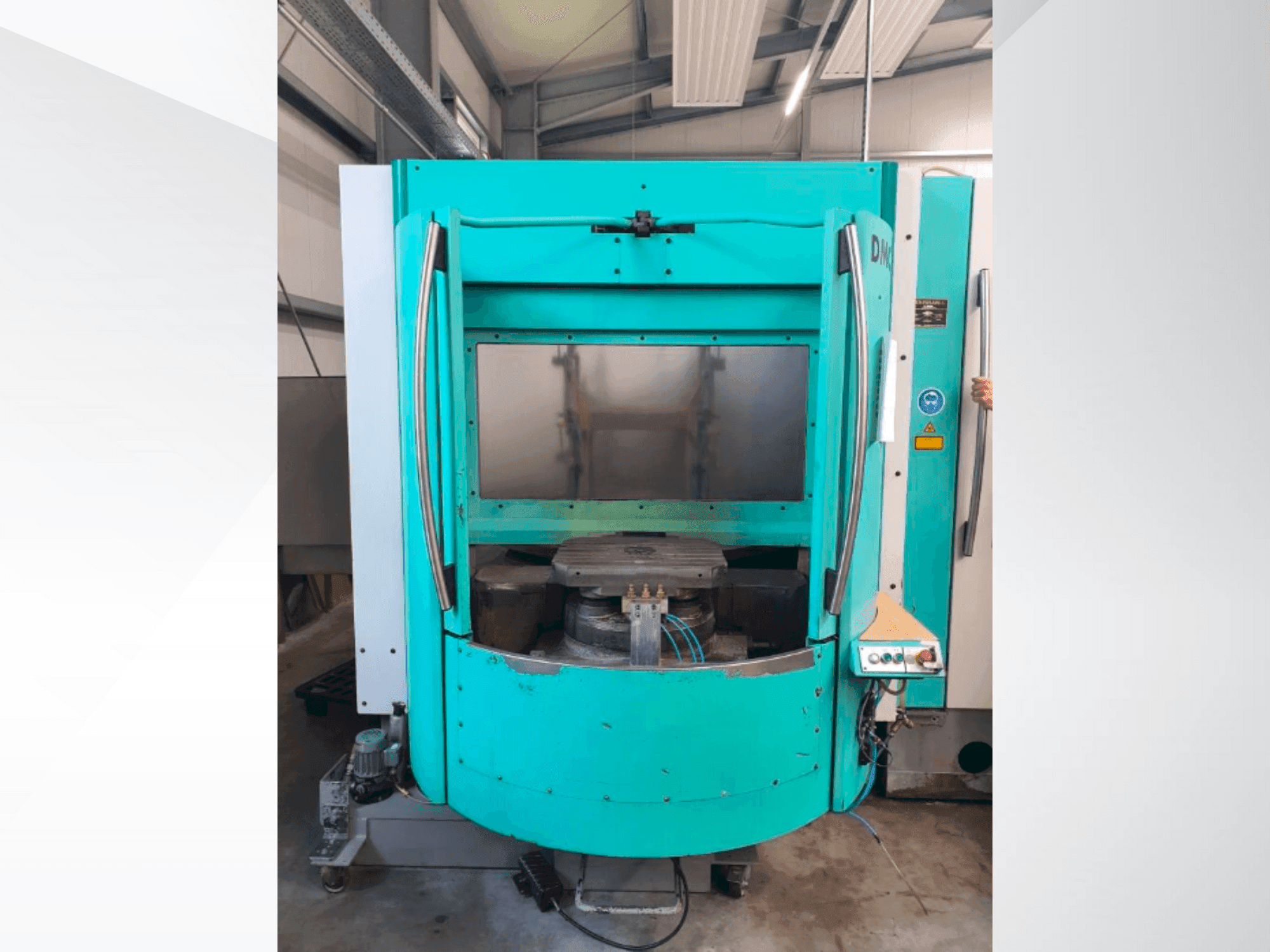 Prikaz stroja DECKEL MAHO DMC 60H hi-dyn sprijeda
