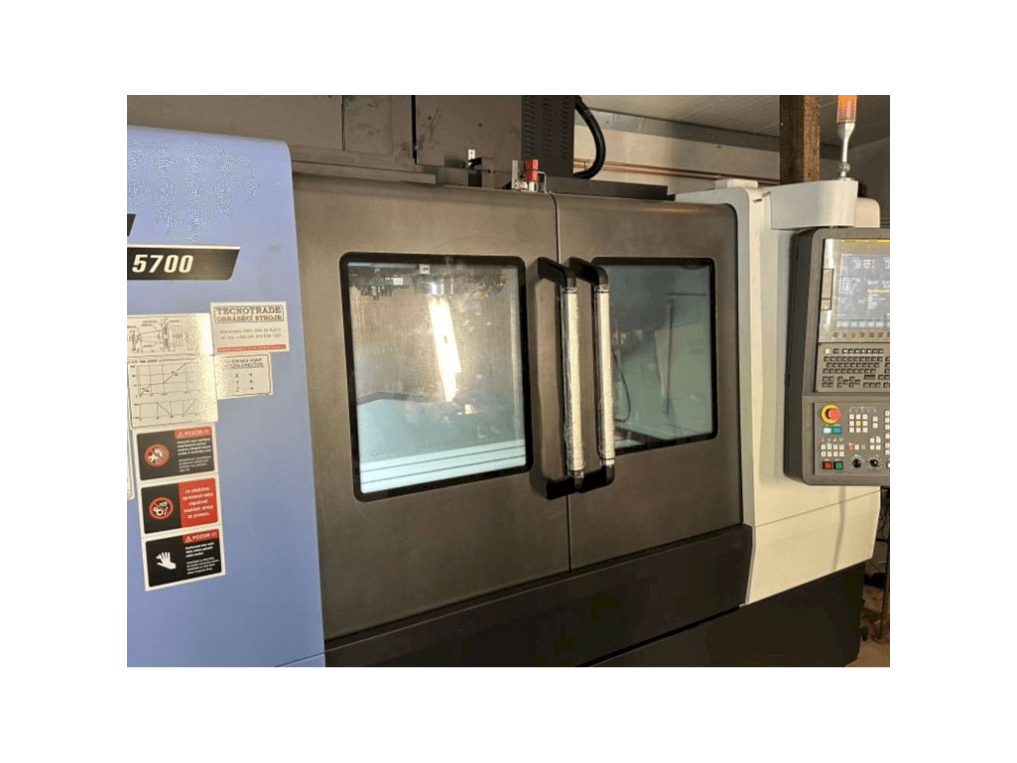 Prikaz stroja DOOSAN DNM 5700 sprijeda