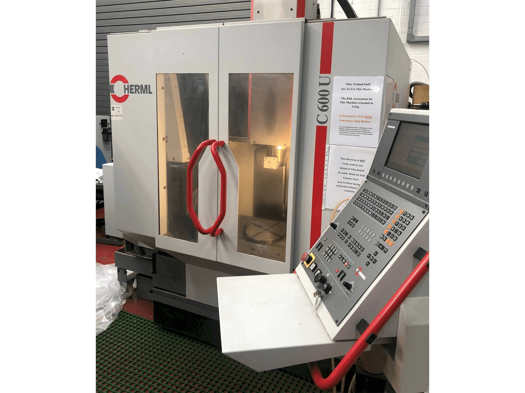 Prikaz stroja HERMLE B 600 U sprijeda