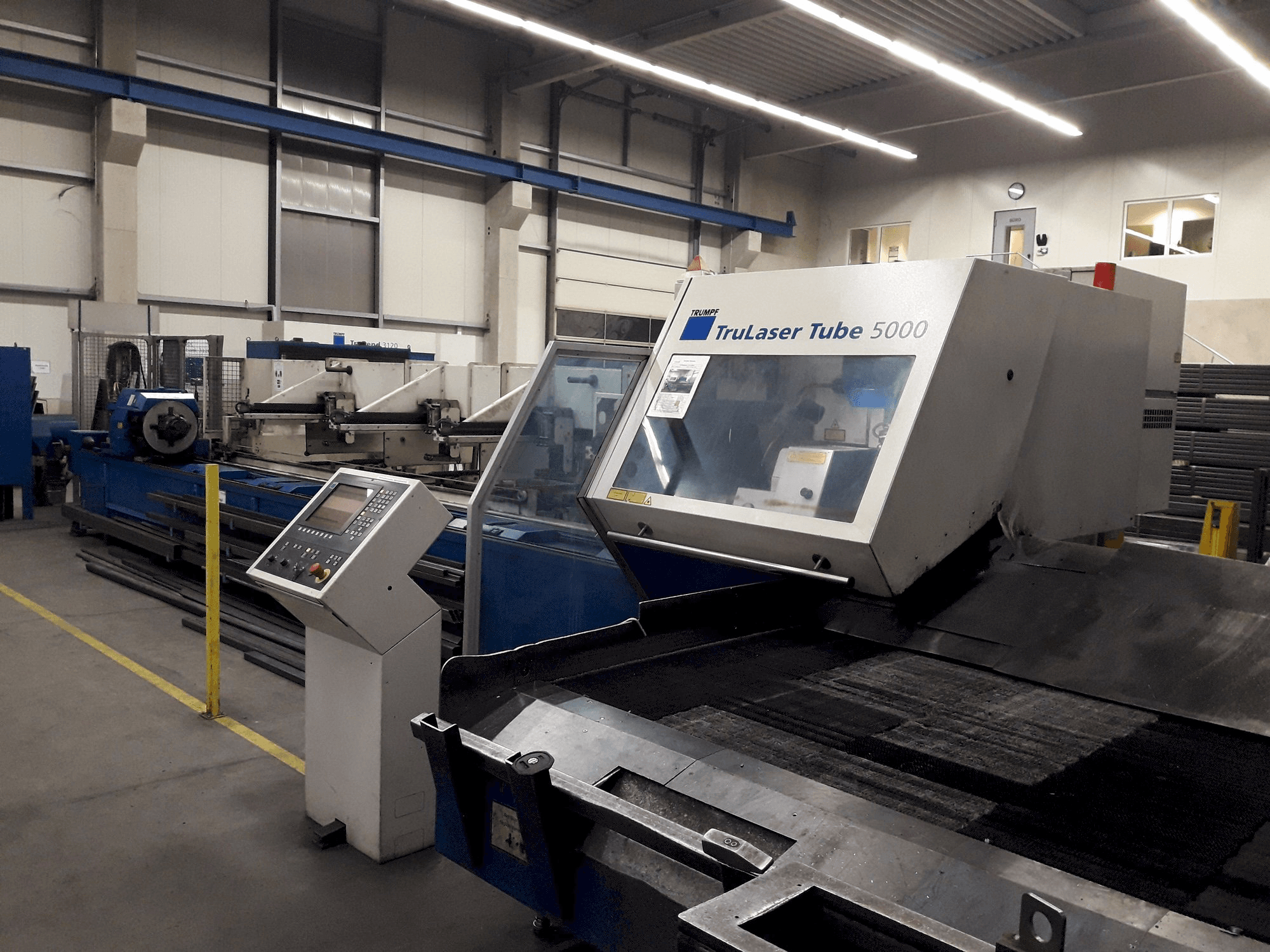 Prikaz stroja Trumpf TruLaser Tube 5000 sprijeda