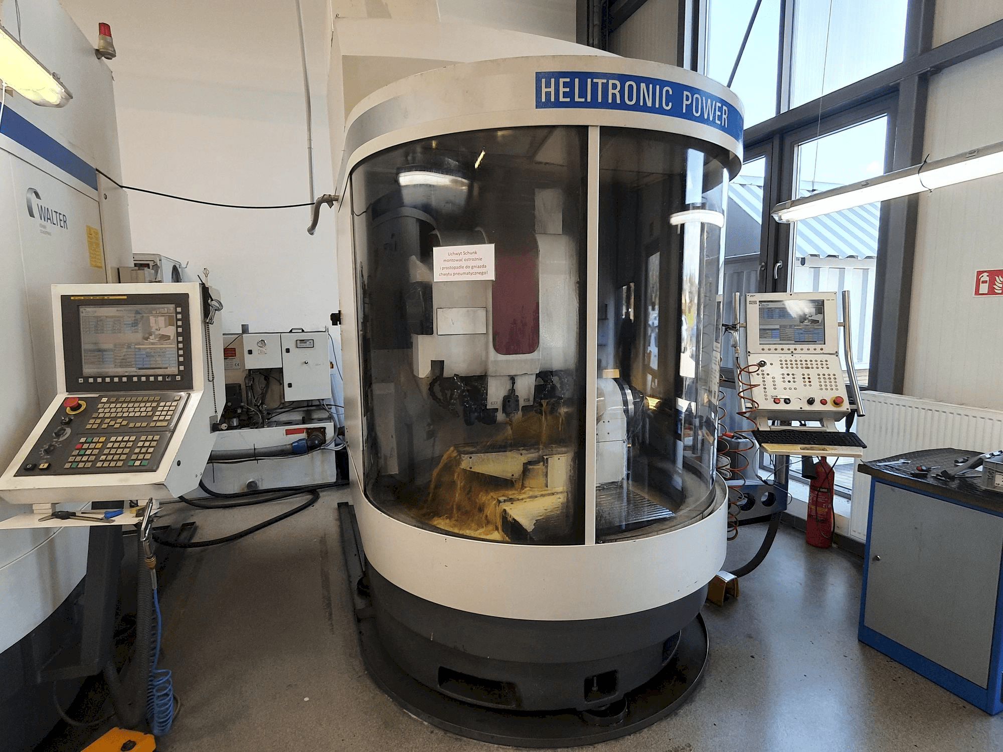 Prikaz stroja Walter Helitronic Power sprijeda