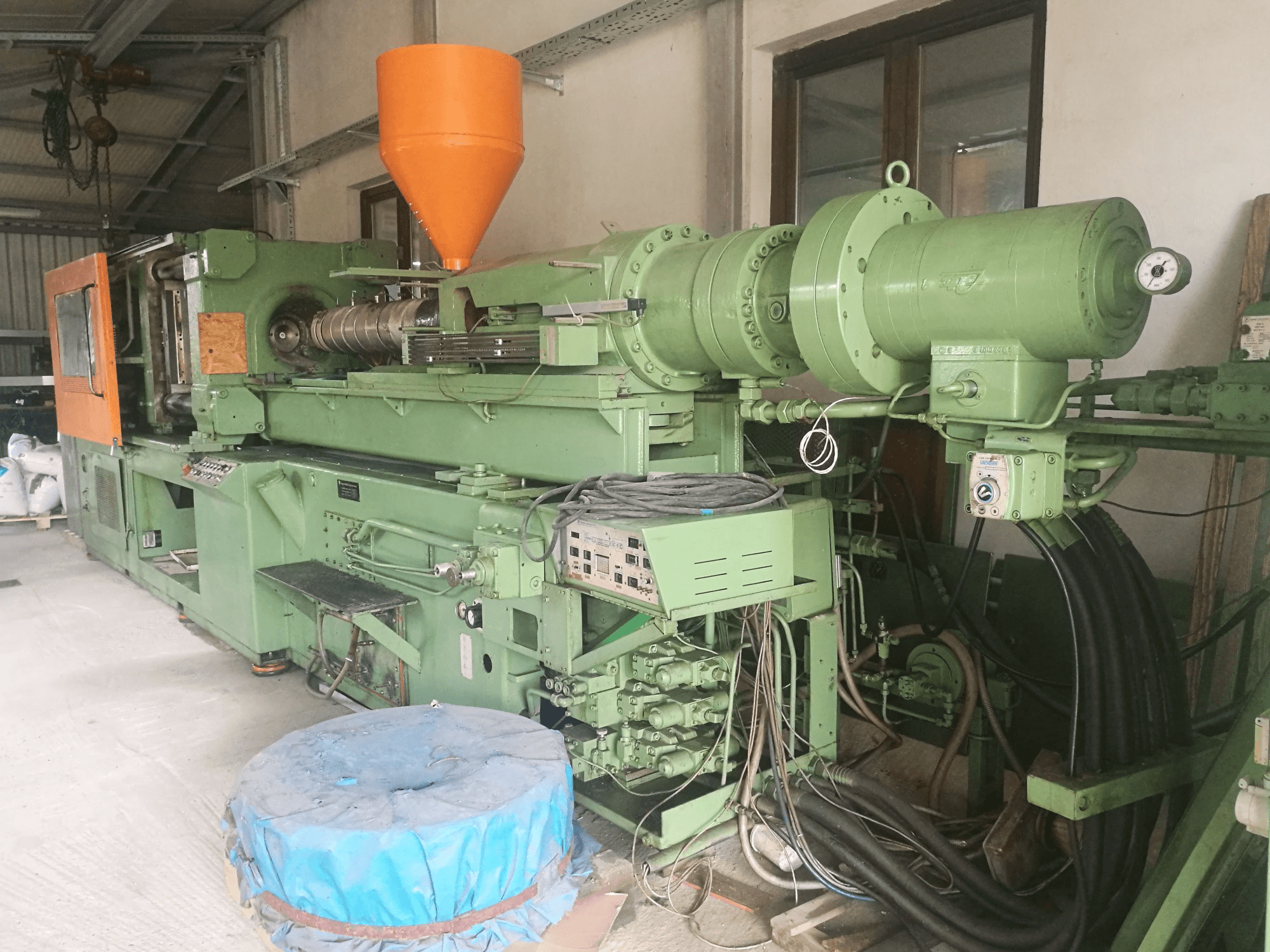 Prikaz stroja Krauss Maffei 350S-2120 zdesna