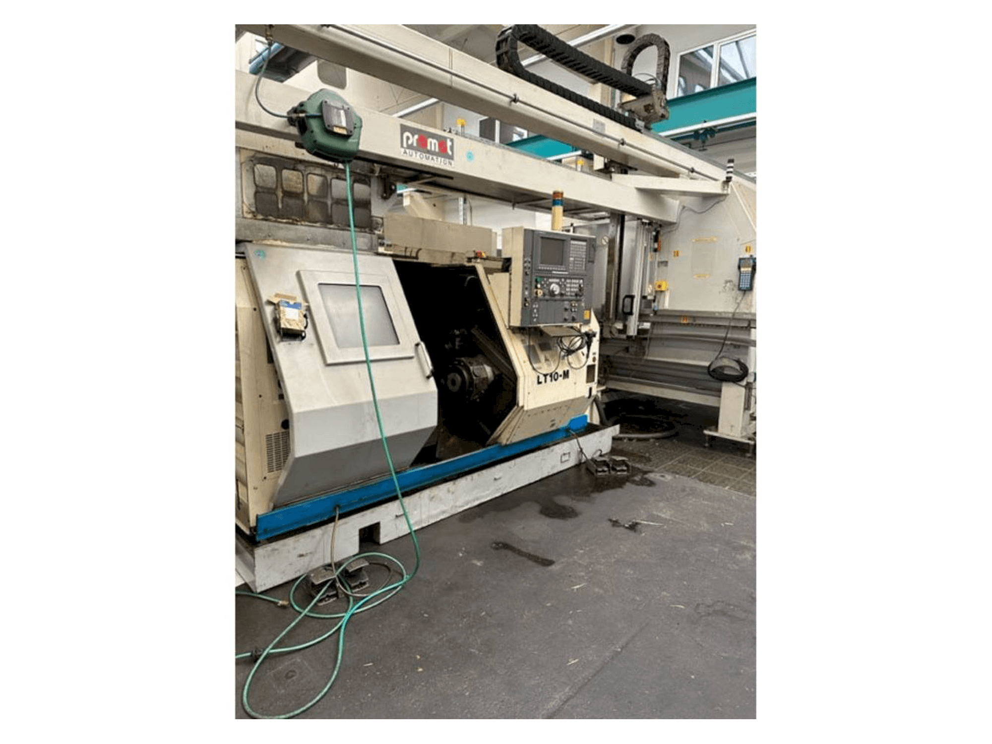 Prikaz stroja Okuma LT10 sprijeda