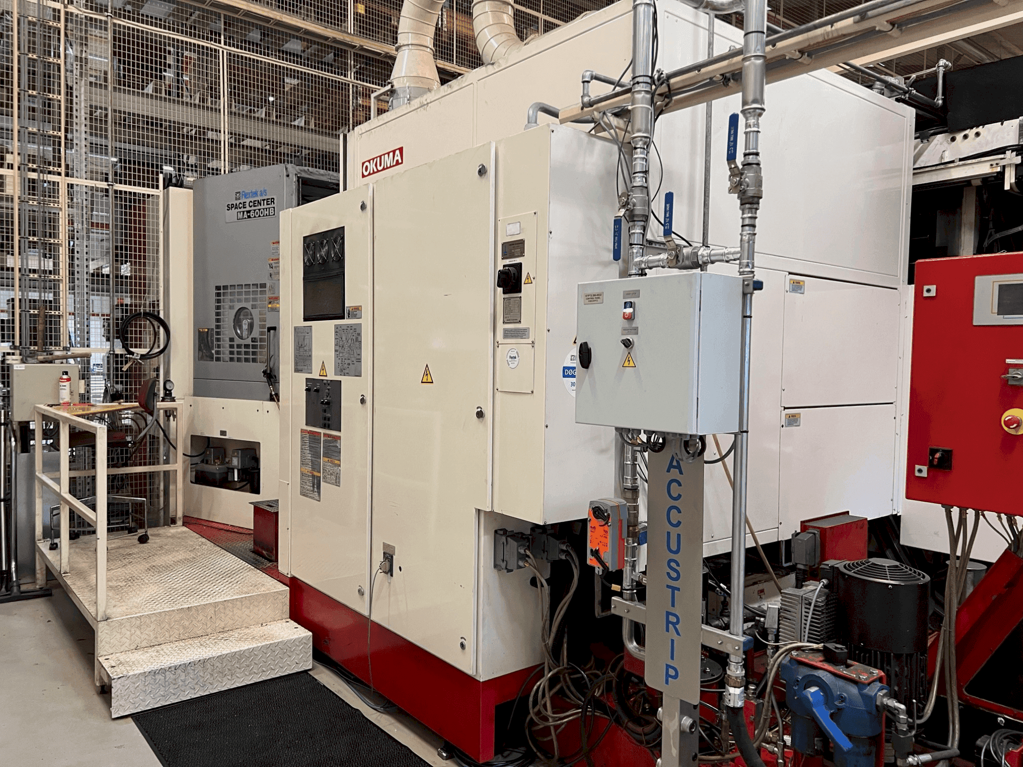 Prikaz stroja Okuma MA-600HB sprijeda