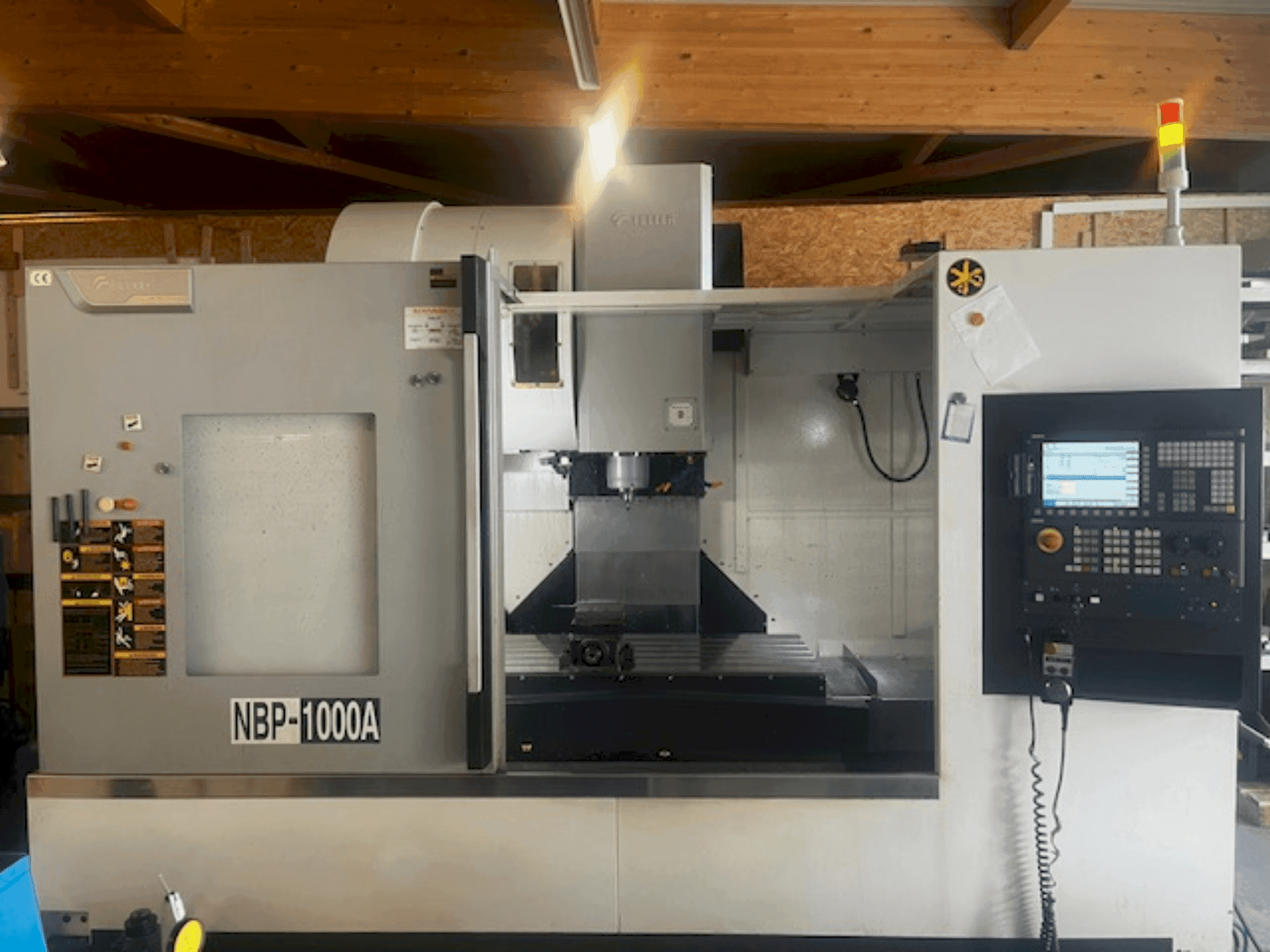 Prikaz stroja Feeler NBP 1000A sprijeda