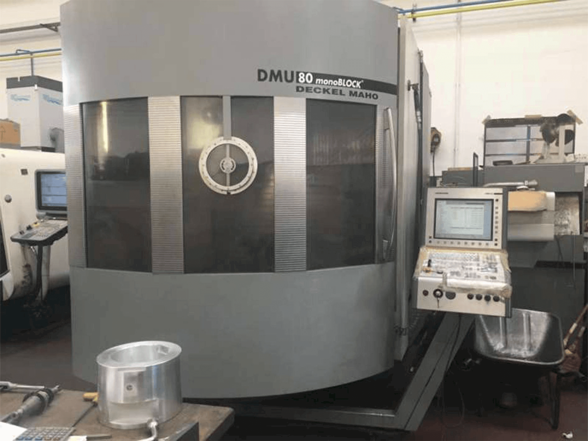 Prikaz stroja DECKEL MAHO DMU 80 monoblock sprijeda