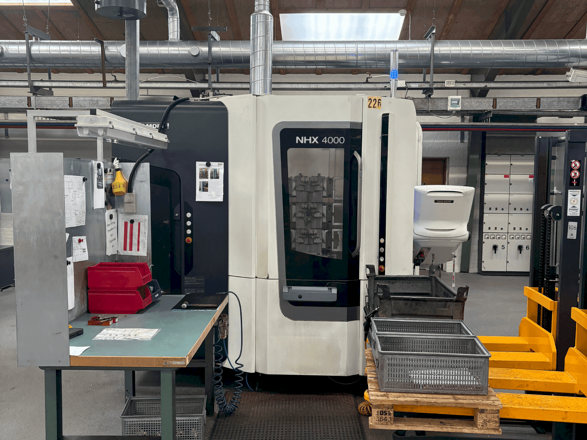 Prikaz stroja DMG MORI NHX 4000 zdesna