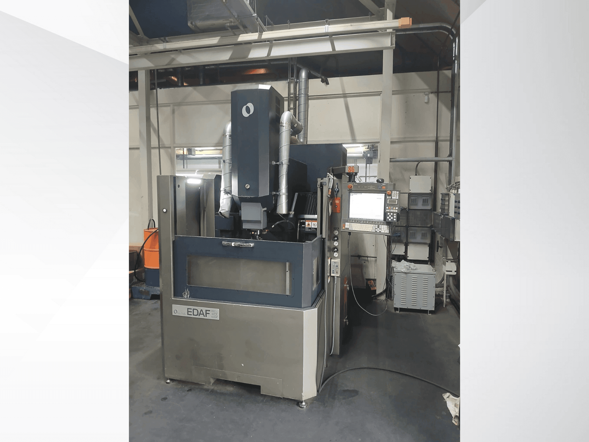 Prikaz stroja Makino EDAF3 sprijeda