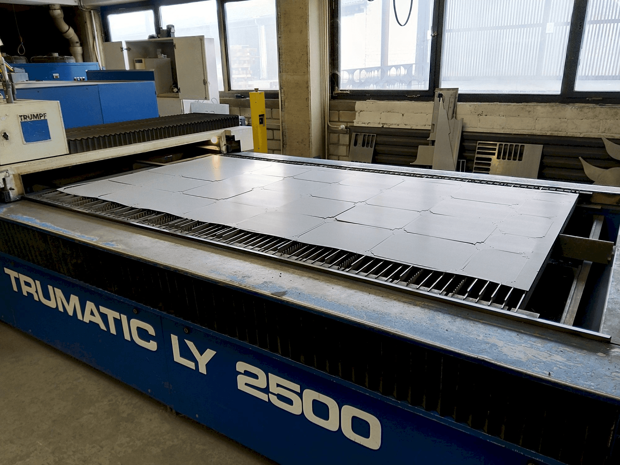 Prikaz stroja Trumpf Trumatic LY2500 sprijeda