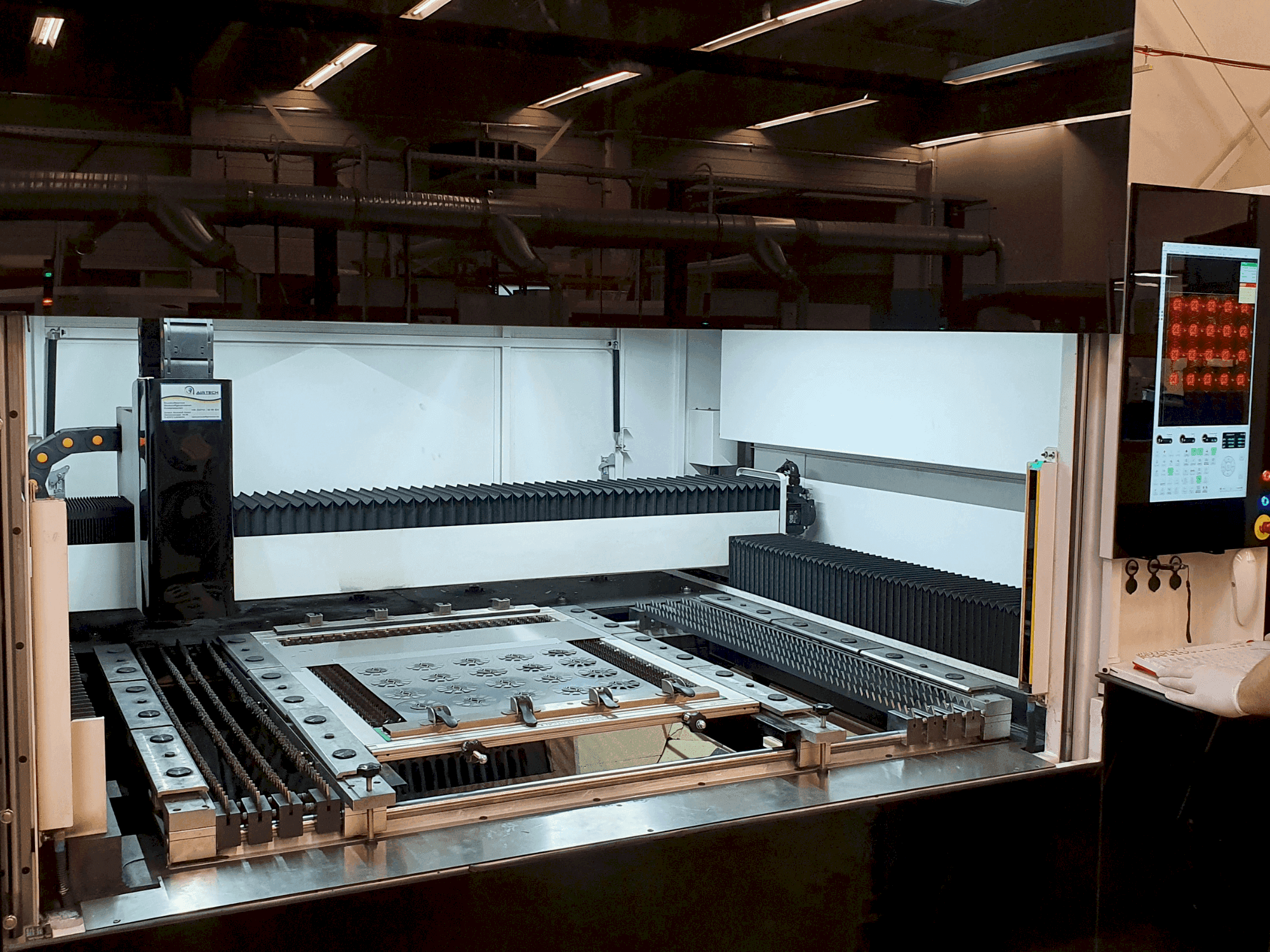 Prikaz stroja Bodor i5 (2021) sprijeda