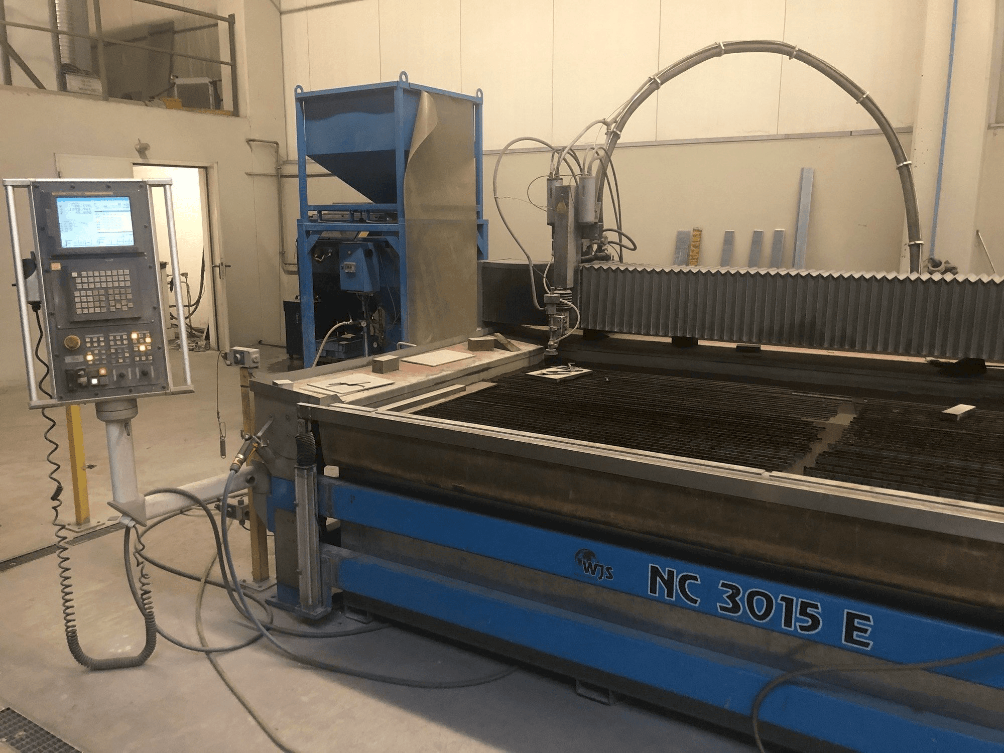 Prikaz stroja WJS NC 3015 E sprijeda