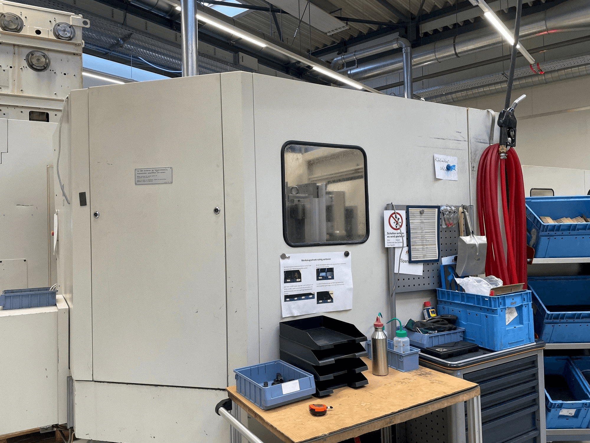 Prikaz lijeve strane stroja HELLER MC 16