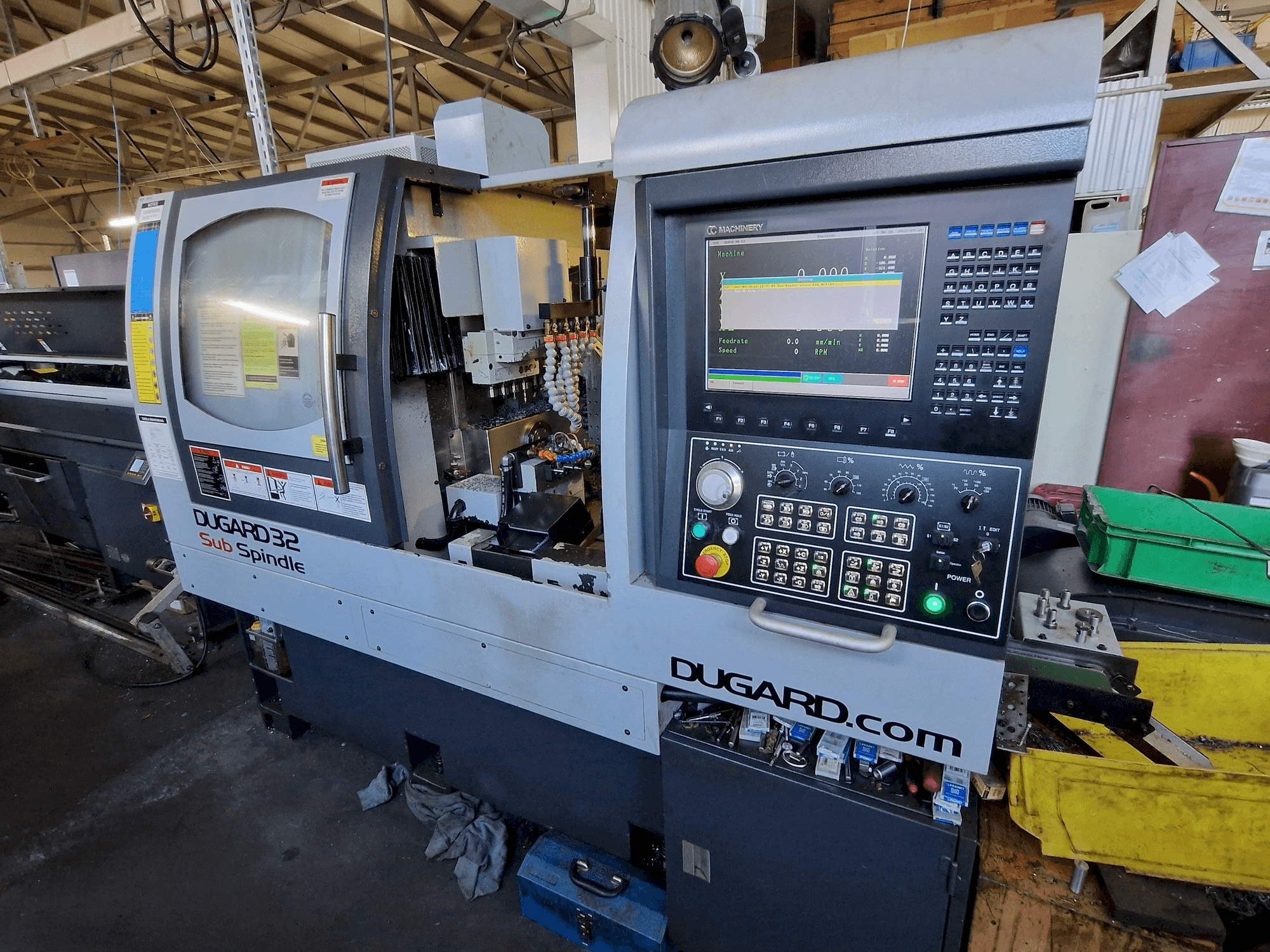 Prikaz stroja Dugard 32 Sub Spindle sprijeda
