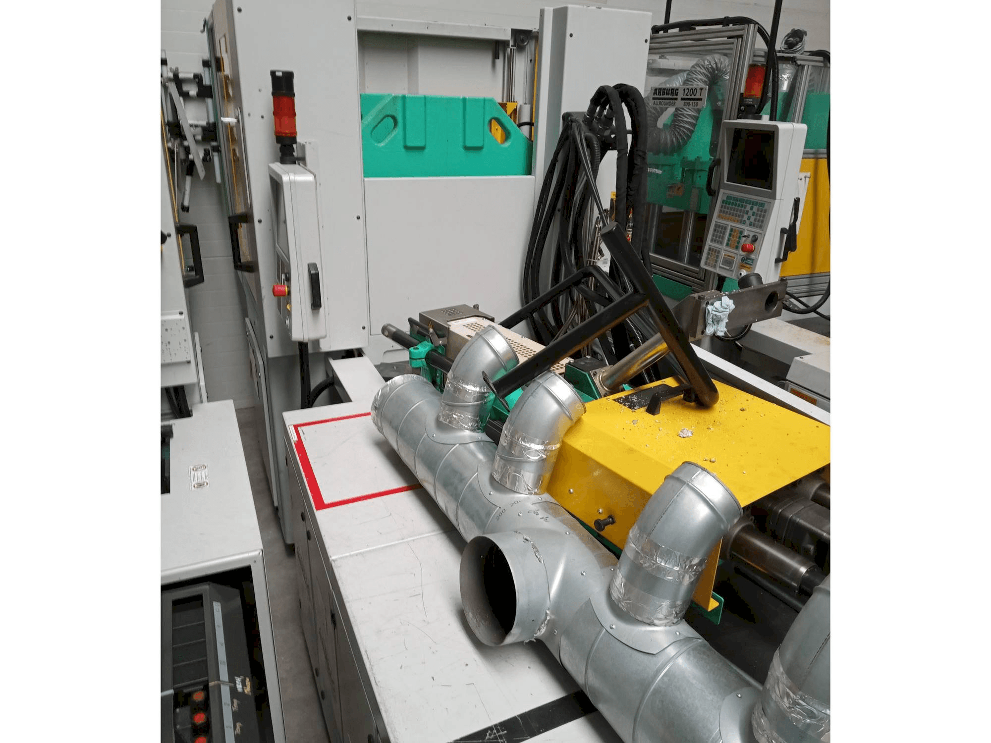 Prikaz stroja Arburg Allrounder 1200T-800-170 sprijeda