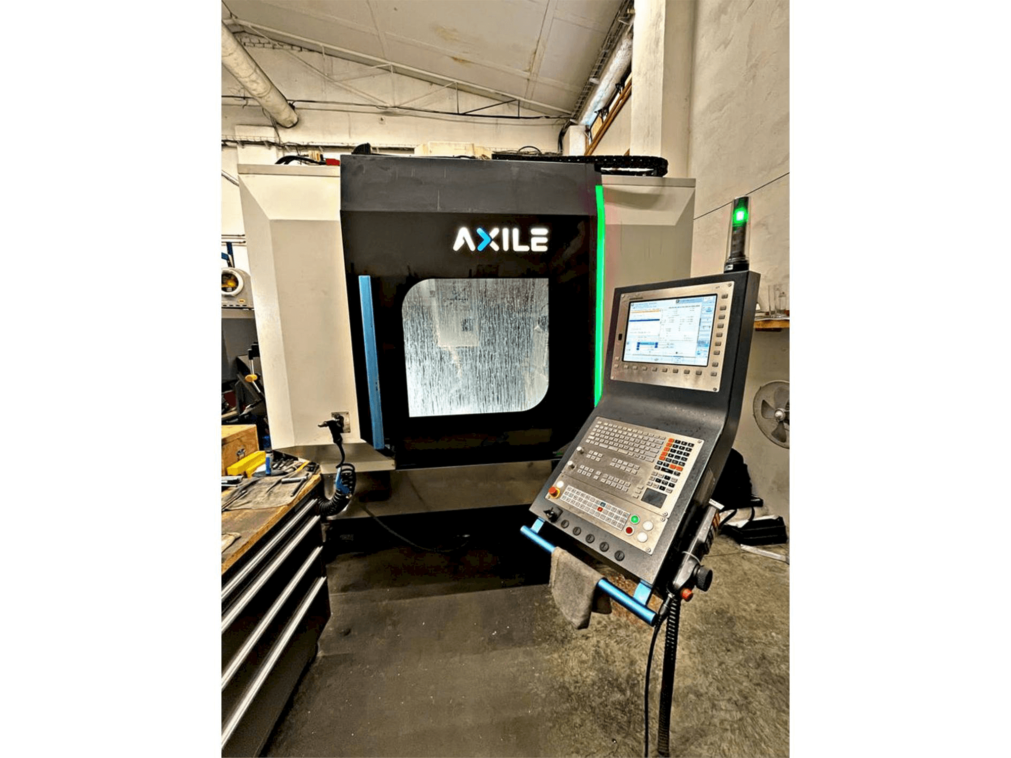 Prikaz stroja AXILE G6 sprijeda