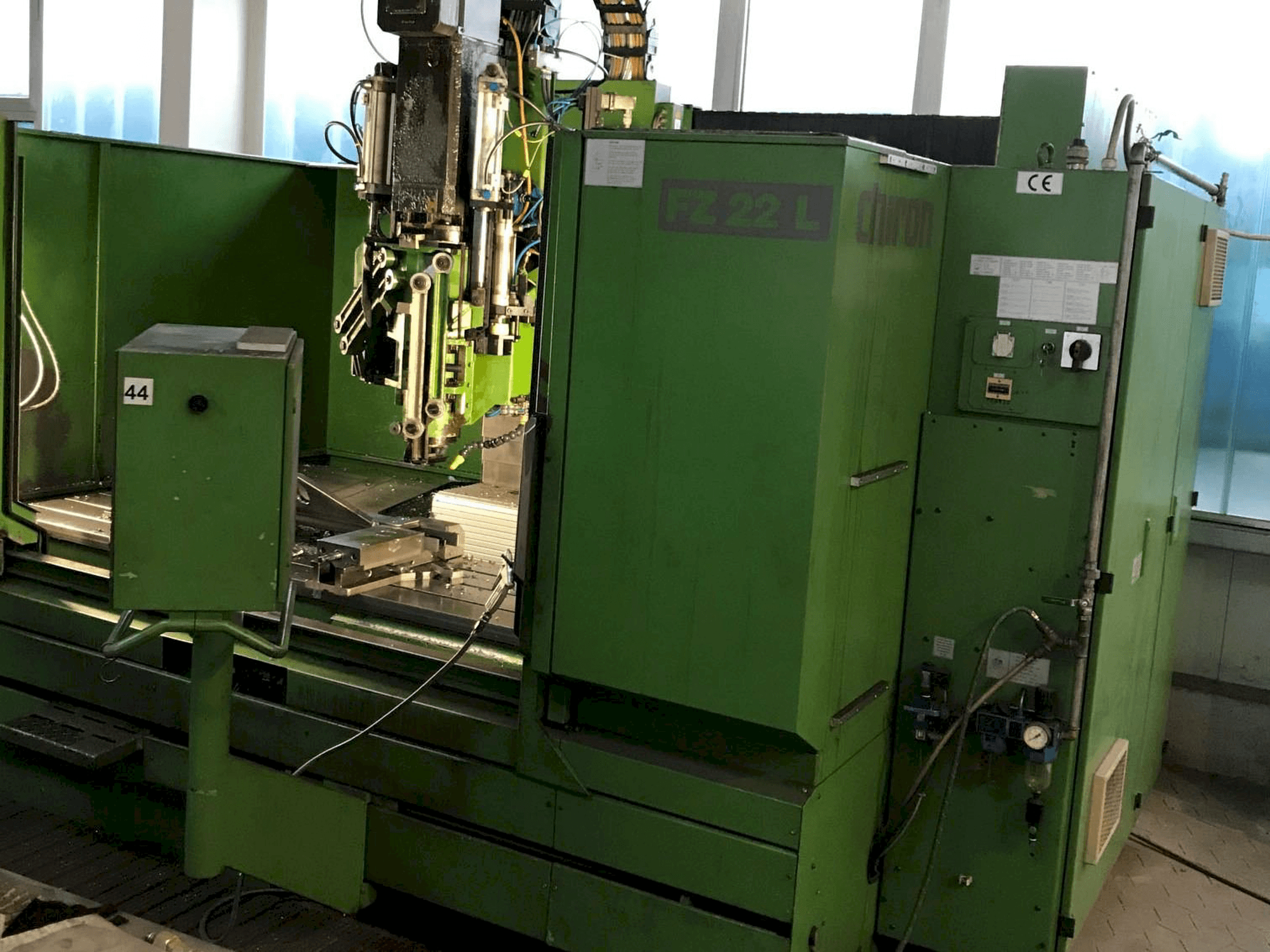 Prikaz stroja CHIRON FZ 22 L sprijeda