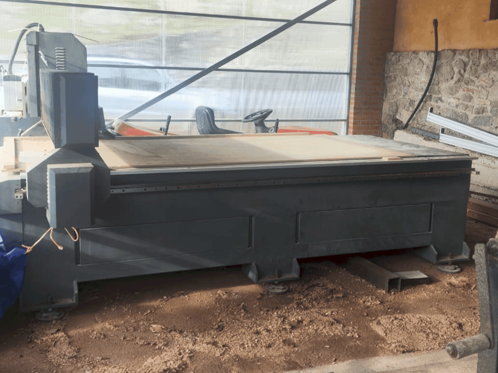 Prikaz stroja BARCENAS CNC SW1325V sprijeda