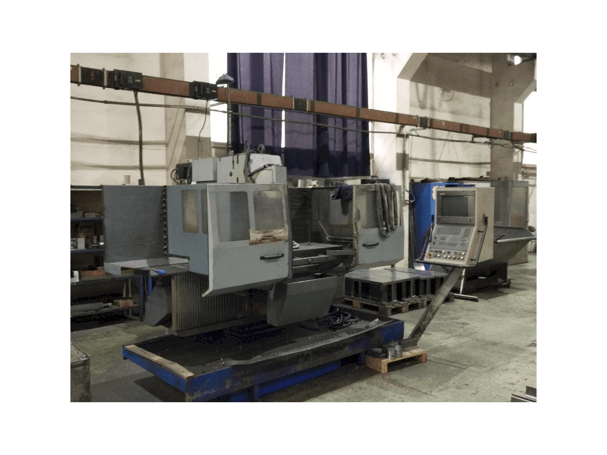 Prikaz stroja TOS FGS 50 CNC-B sprijeda