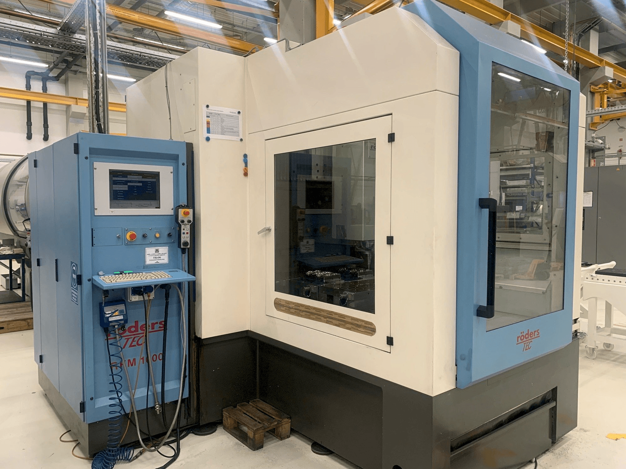 Prikaz stroja Roders RFM 1000-2 sprijeda