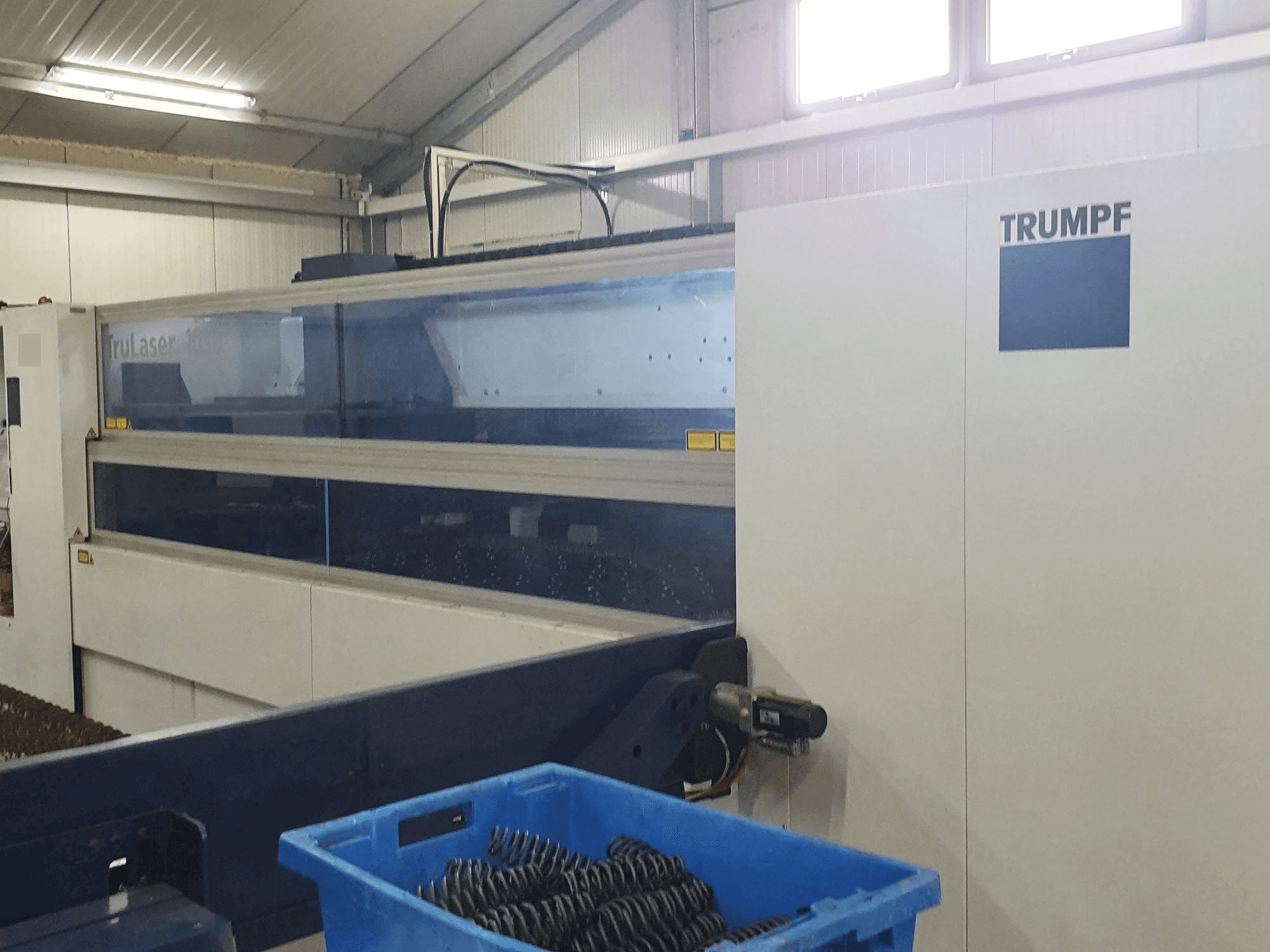 Prikaz stroja Trumpf TruLaser 1030 sprijeda
