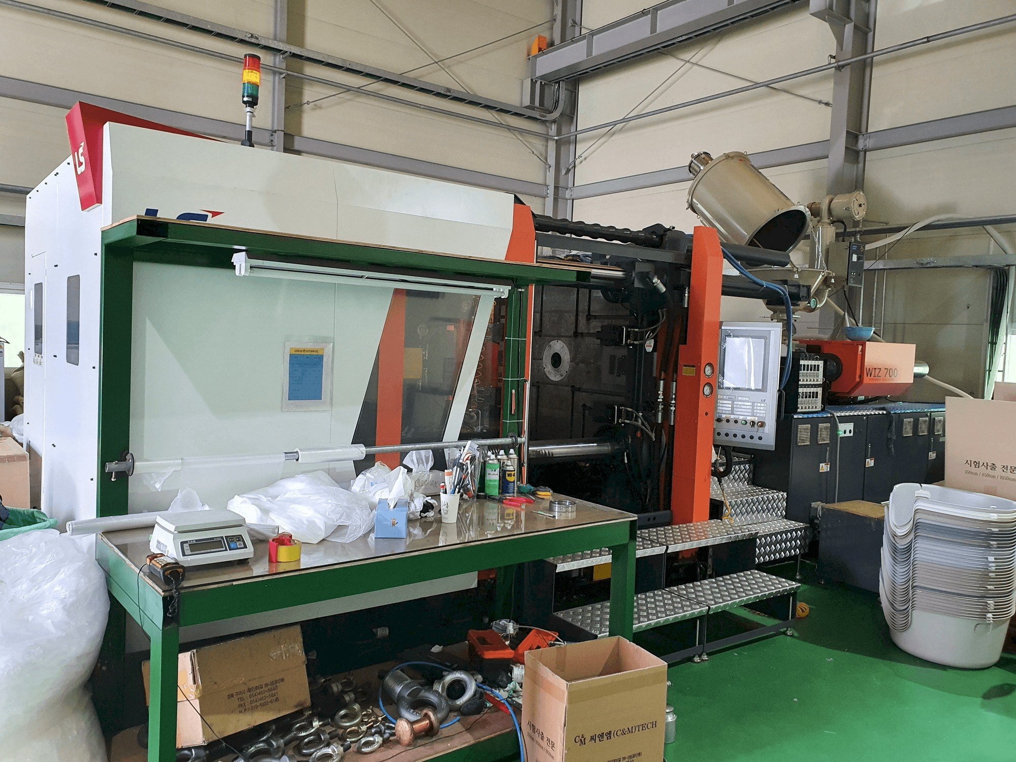 Prikaz stroja LS MTRON WIZ700 sprijeda