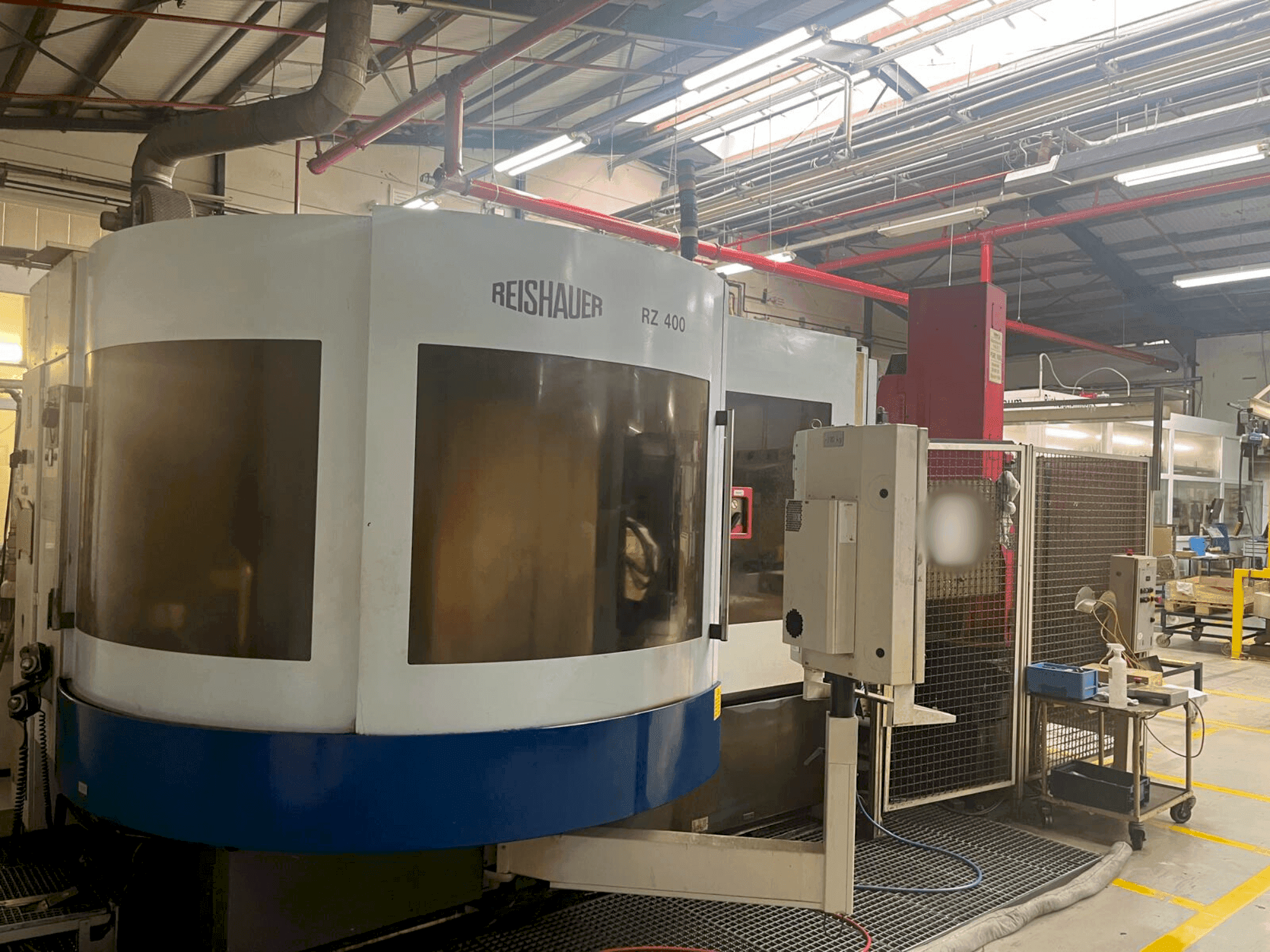 Prikaz stroja Reishauer RZ 400 sprijeda