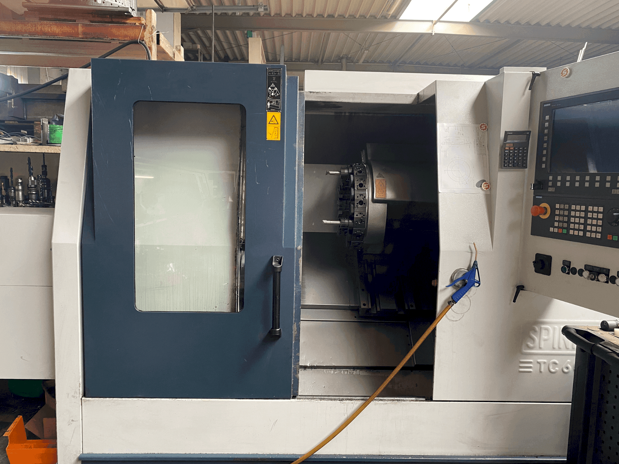 Prikaz stroja SPINNER TC 600-65MC sprijeda